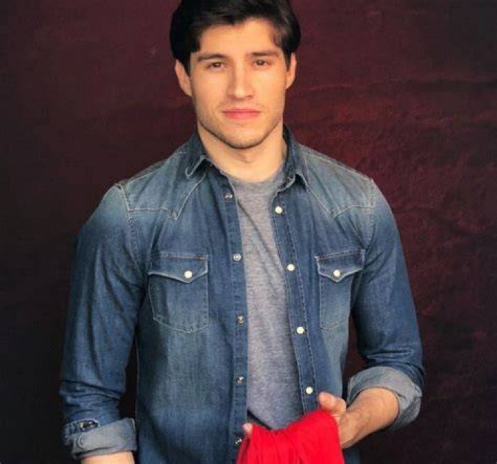 
Cameron Cuffe Height, Weight, Net Worth, Age, Birthday, Wikipedia, Who, Nationality, Biography 