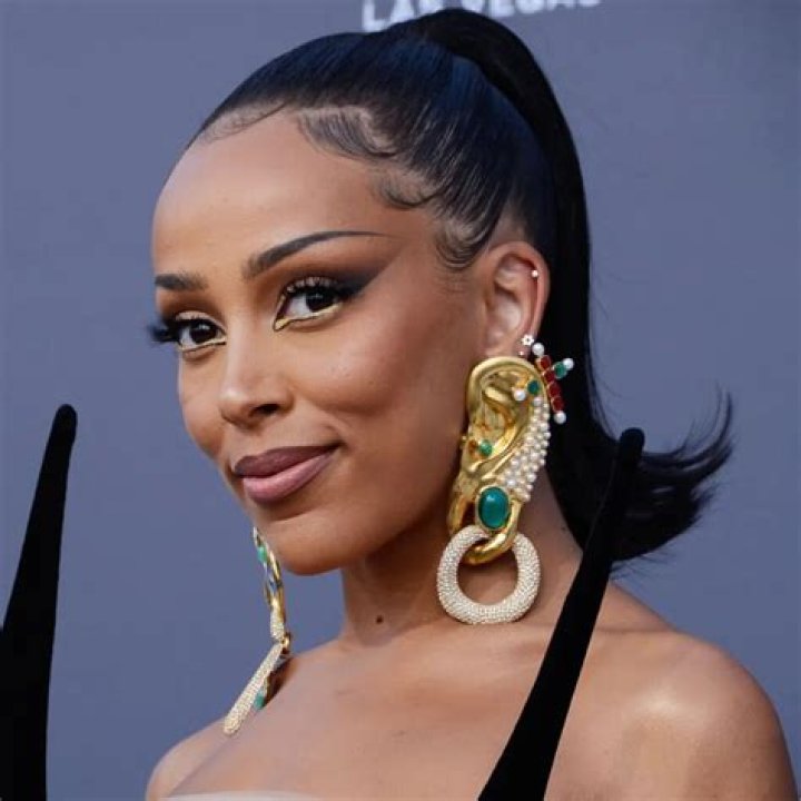 Is Doja Cat Gay or Bi? A Look at Her Sexuality and Girlfriend
