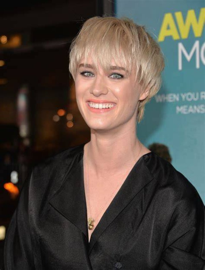 Is Mackenzie Davis Gay? Know More About Her Life!