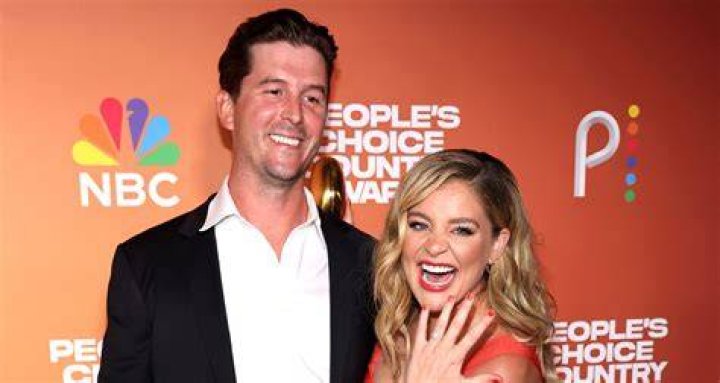 Lauren Alaina Announced Engagement To Boyfriend Cameron Scott Arnold After Two Years Of Being Together