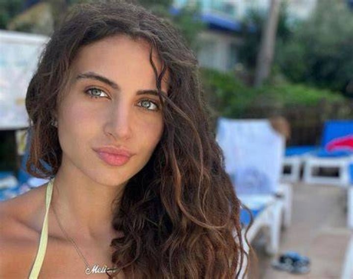 
Miss England Contestant Melisa Raouf Is Participating With No Make Up Look, Meet The Finalist! 